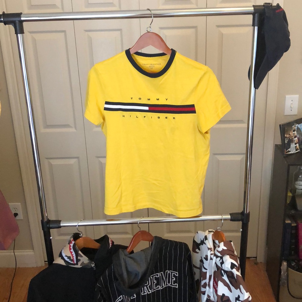 Tommy Hilfiger embroidered ss , navy trim collar